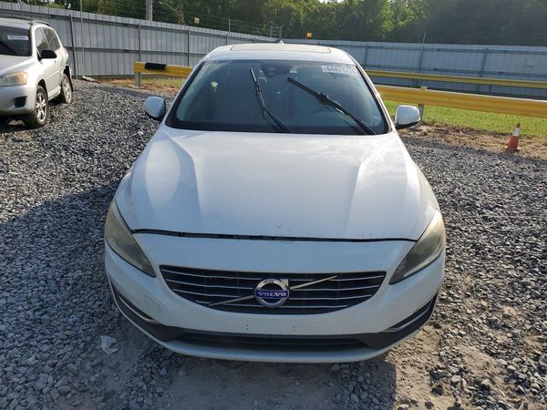 2015 VOLVO S60 Premier (non R design)