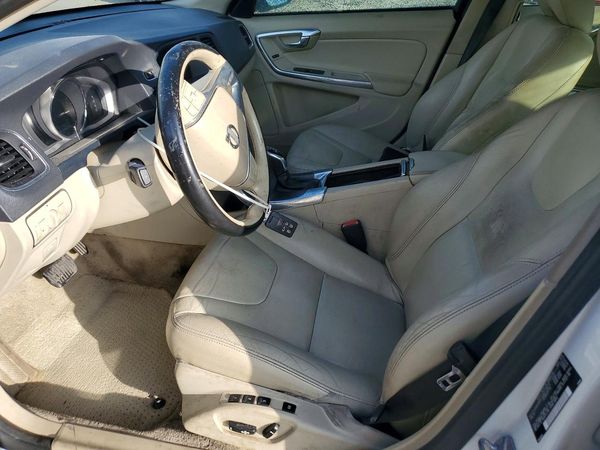2015 VOLVO S60 Premier (non R design)