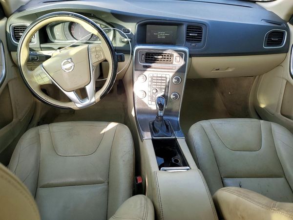 2015 VOLVO S60 Premier (non R design)