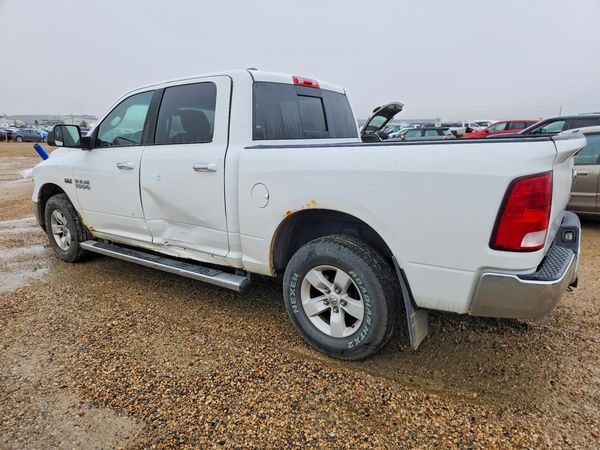 2017 RAM 1500 SLT CREW CAB 4X4