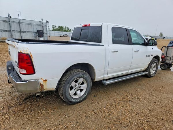 2017 RAM 1500 SLT CREW CAB 4X4