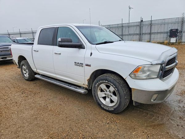 2017 RAM 1500 SLT CREW CAB 4X4