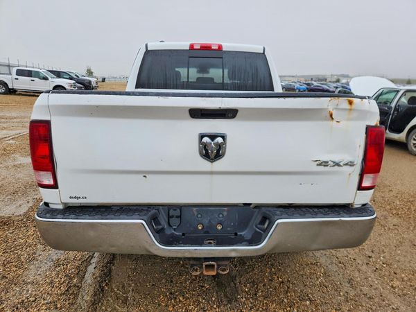 2017 RAM 1500 SLT CREW CAB 4X4
