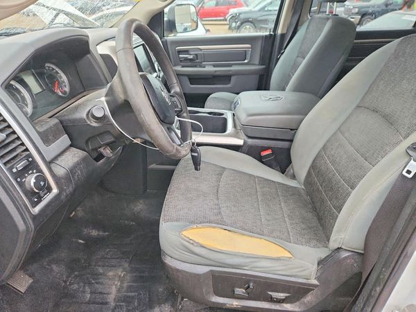 2017 RAM 1500 SLT CREW CAB 4X4
