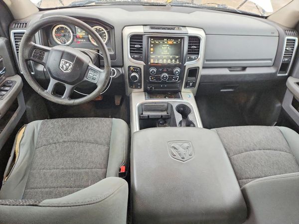 2017 RAM 1500 SLT CREW CAB 4X4