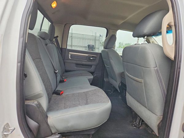 2017 RAM 1500 SLT CREW CAB 4X4