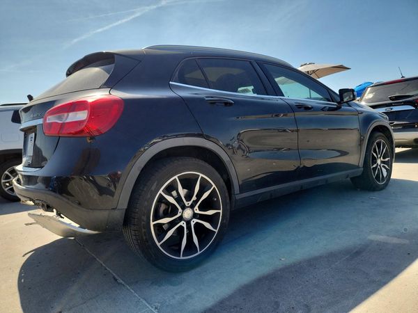 2015 MERCEDES-BENZ GLA