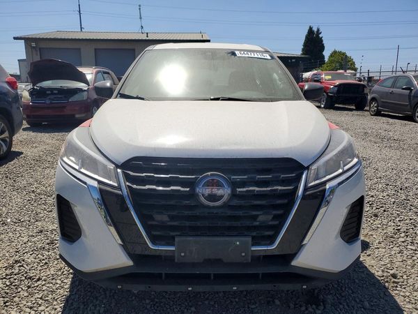 2024 NISSAN KICKS
