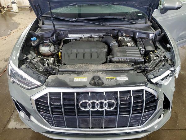 2023 AUDI Q3 S Line quattro Premium