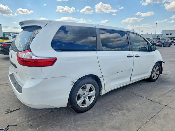 2015 TOYOTA SIENNA