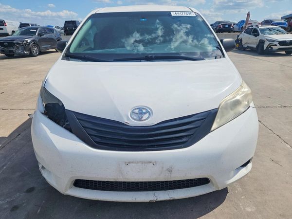 2015 TOYOTA SIENNA