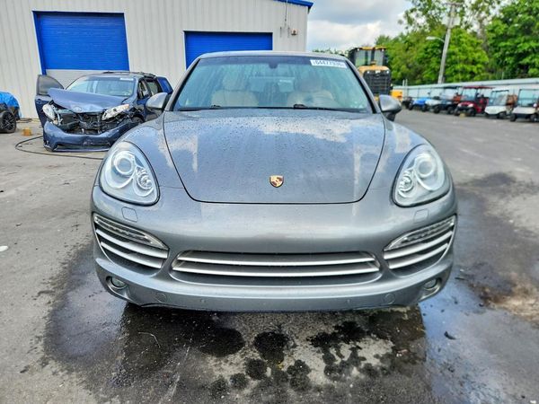 2014 PORSCHE CAYENNE