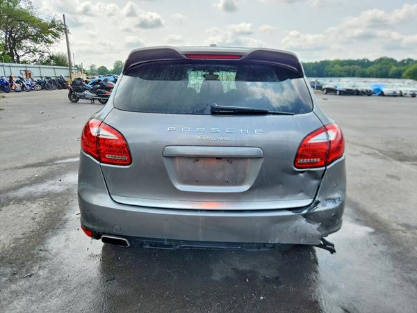 2014 PORSCHE CAYENNE
