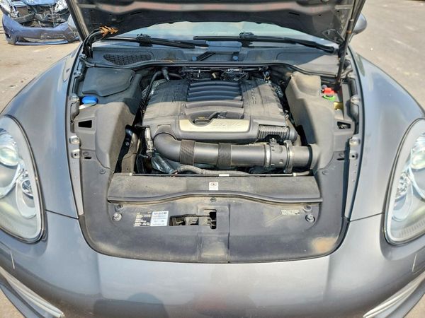 2014 PORSCHE CAYENNE
