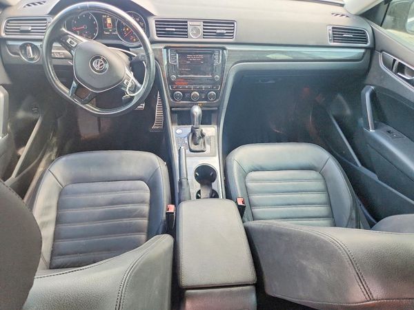 2017 VOLKSWAGEN PASSAT