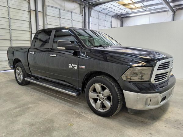 2016 RAM 1500 SLT