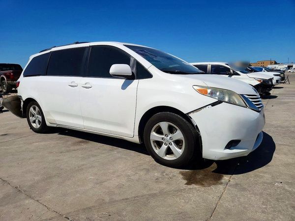 2015 TOYOTA SIENNA