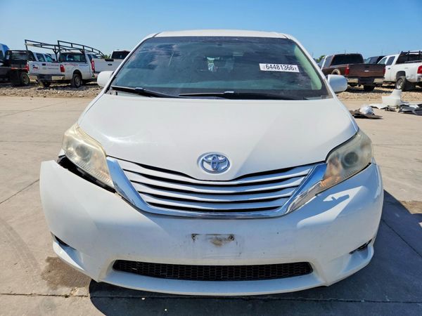 2015 TOYOTA SIENNA