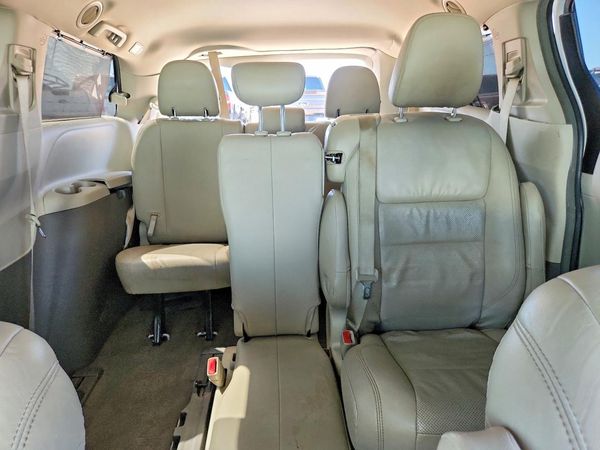 2015 TOYOTA SIENNA