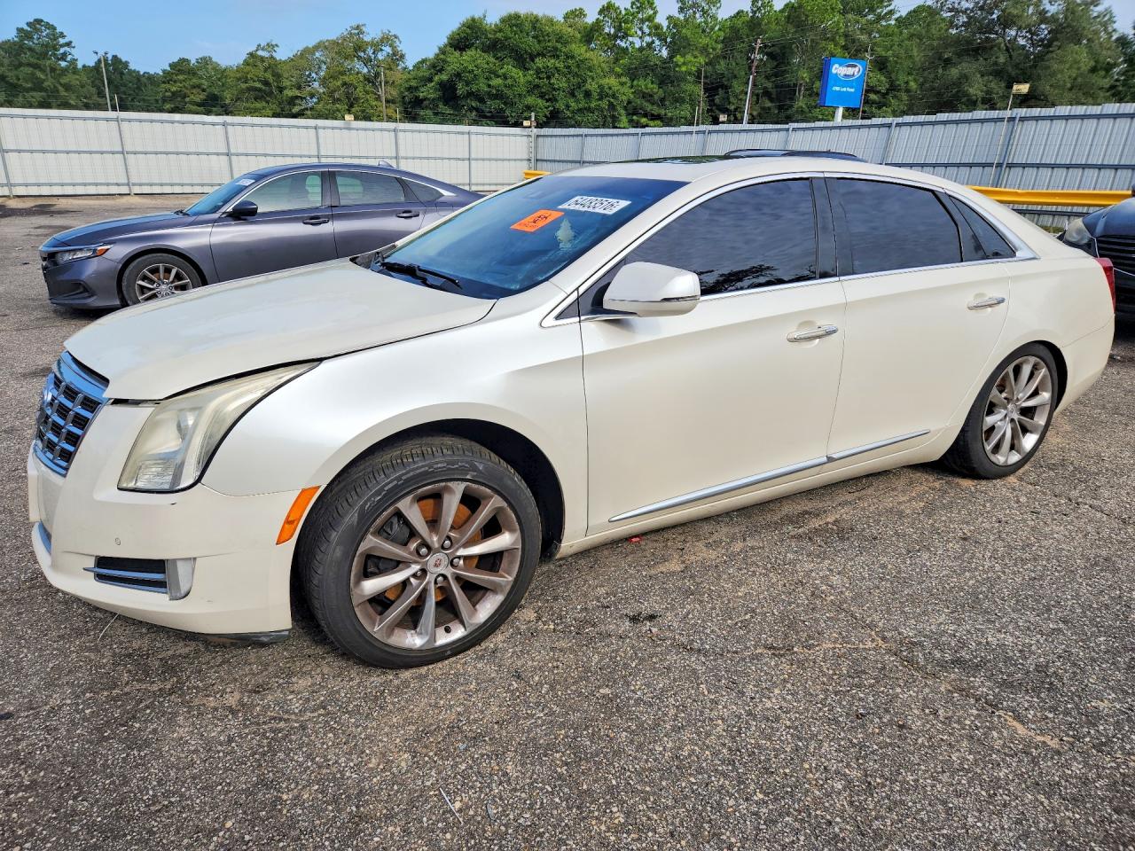 2013 CADILLAC XTS Premium — Front 3/4