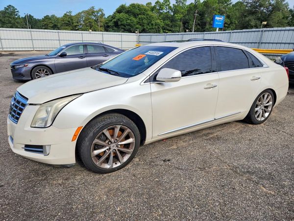 2013 CADILLAC XTS Premium — Front 3/4