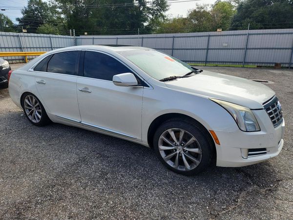 2013 CADILLAC XTS Premium — Passenger 3/4