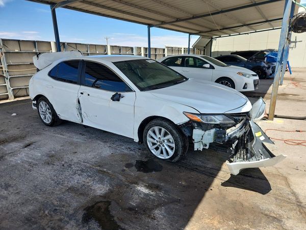 2022 TOYOTA CAMRY LE — Passenger 3/4