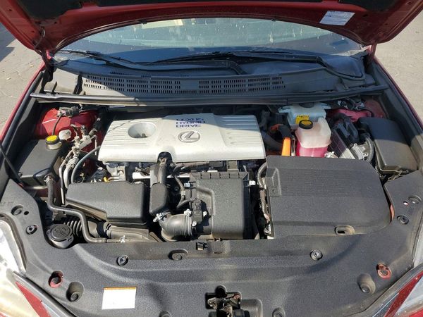 2013 LEXUS CT 200h — Engine bay