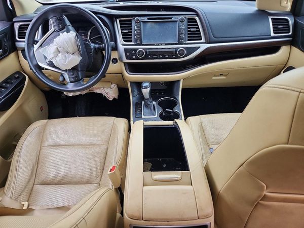 2016 TOYOTA HIGHLANDER