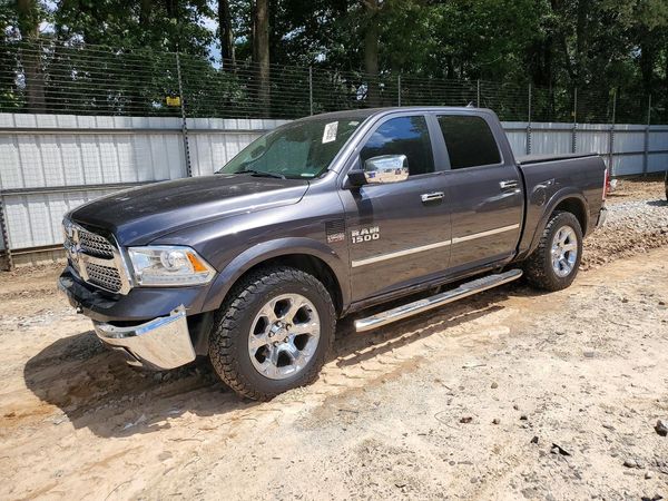 2017 RAM 1500 LARAMIE CREW CAB 4X4