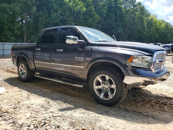 2017 RAM 1500 LARAMIE CREW CAB 4X4