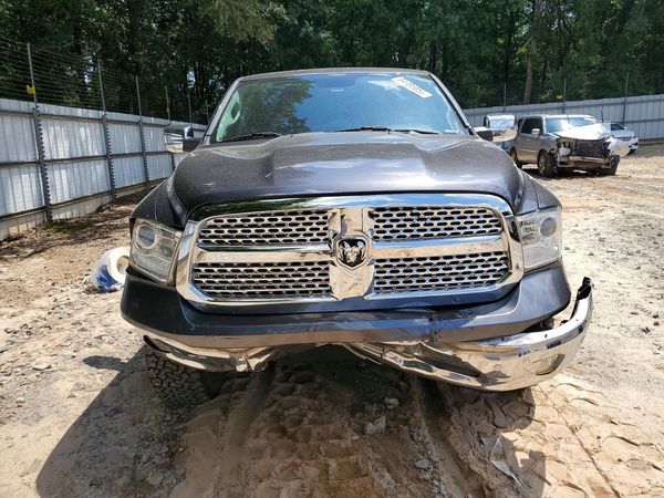 2017 RAM 1500 LARAMIE CREW CAB 4X4