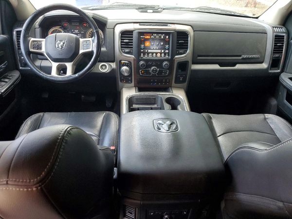2017 RAM 1500 LARAMIE CREW CAB 4X4