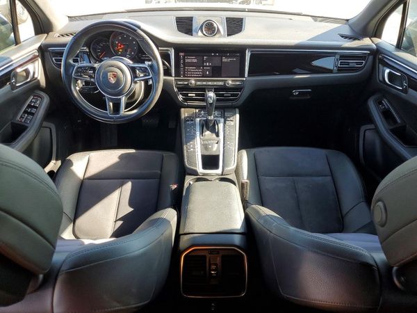 2020 PORSCHE MACAN