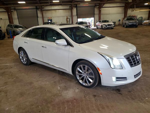 2013 CADILLAC XTS Luxury