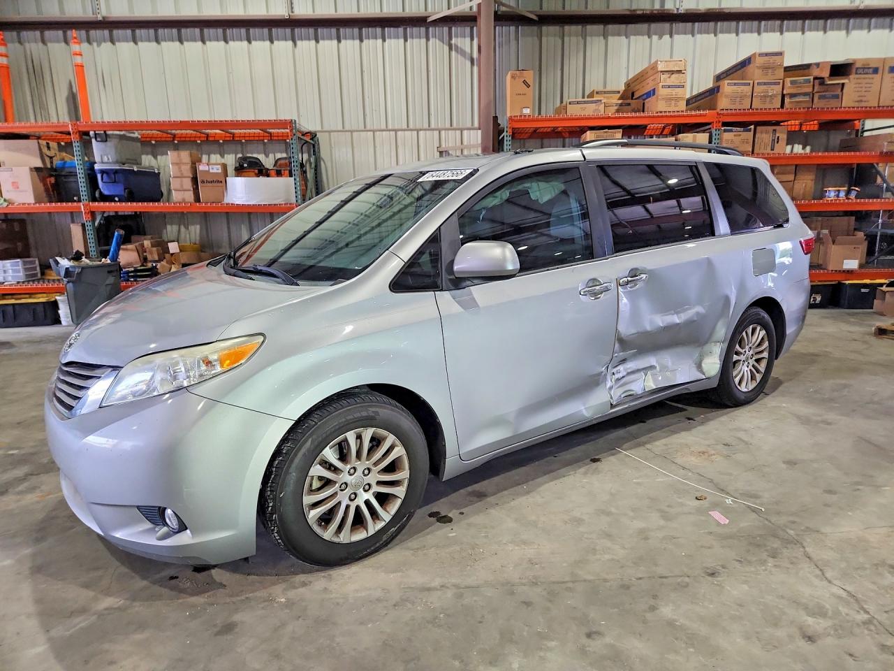 2015 TOYOTA SIENNA