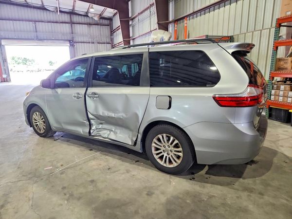 2015 TOYOTA SIENNA