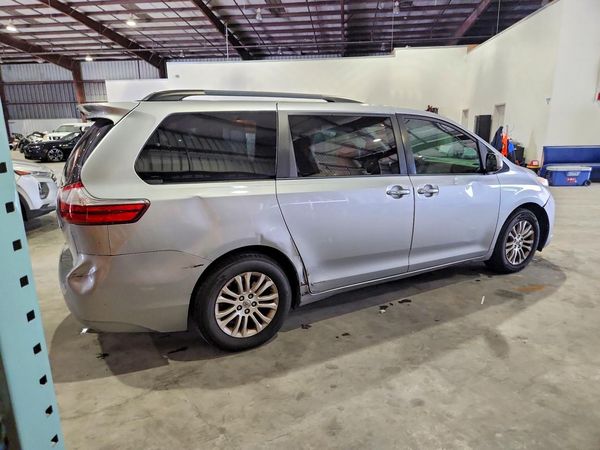 2015 TOYOTA SIENNA