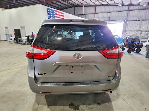 2015 TOYOTA SIENNA