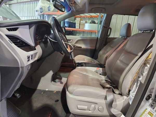 2015 TOYOTA SIENNA