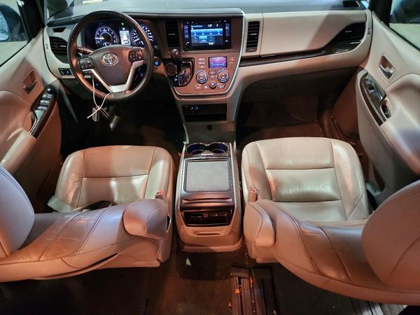 2015 TOYOTA SIENNA