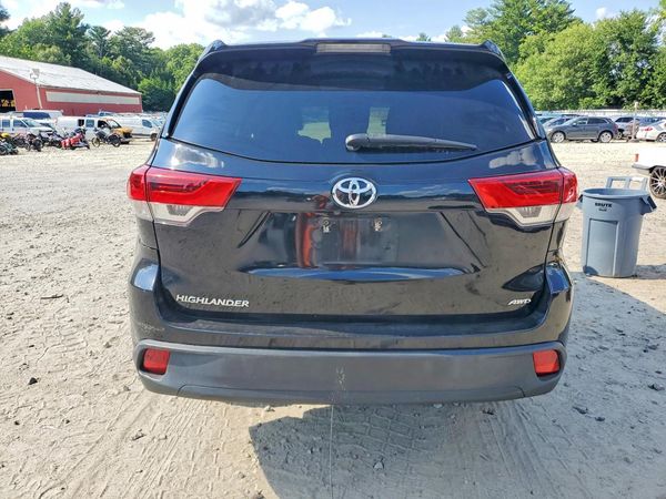 2018 TOYOTA HIGHLANDER LE/LE Plus