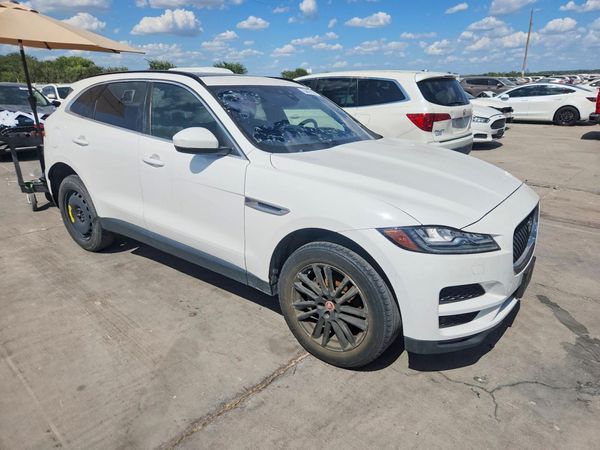 2017 JAGUAR F-PACE Prestige — Passenger 3/4