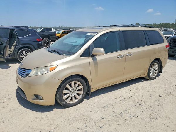 2012 TOYOTA SIENNA