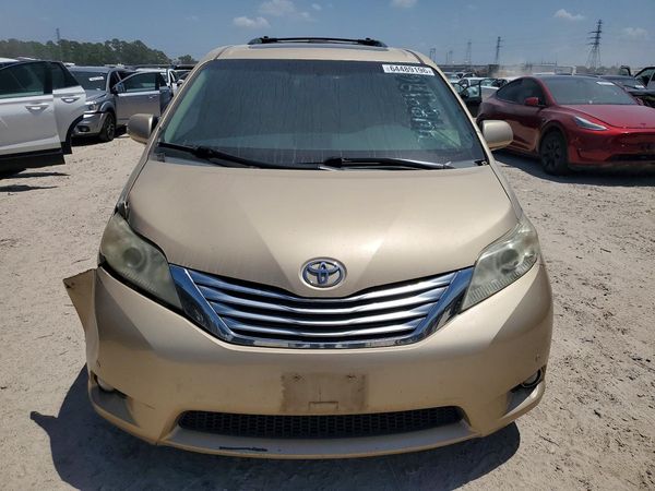 2012 TOYOTA SIENNA