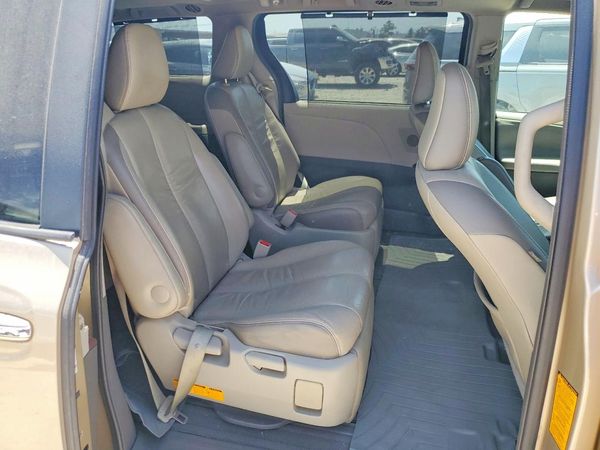2012 TOYOTA SIENNA