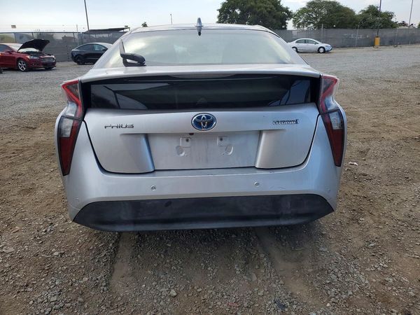 2016 TOYOTA PRIUS