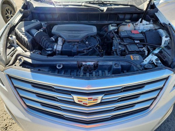 2018 CADILLAC XT5 — Engine bay
