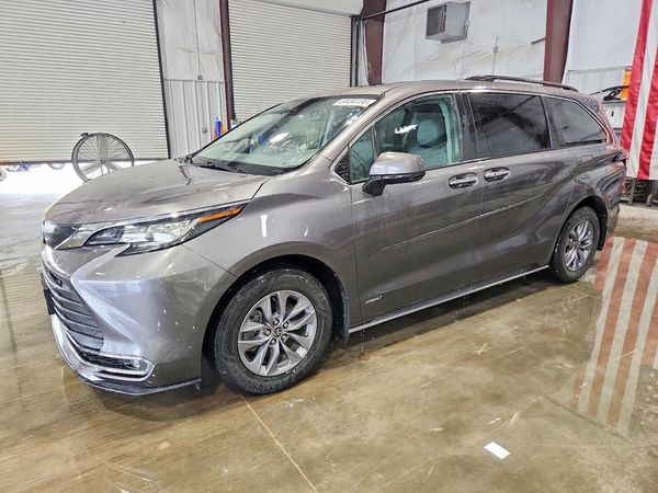 2021 TOYOTA SIENNA XLE Plus Package
