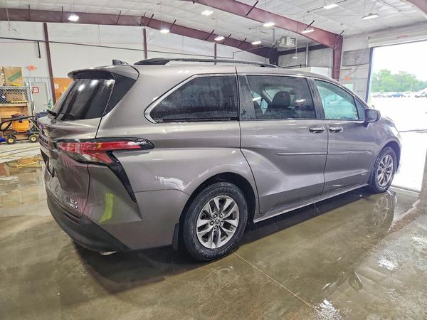 2021 TOYOTA SIENNA XLE Plus Package